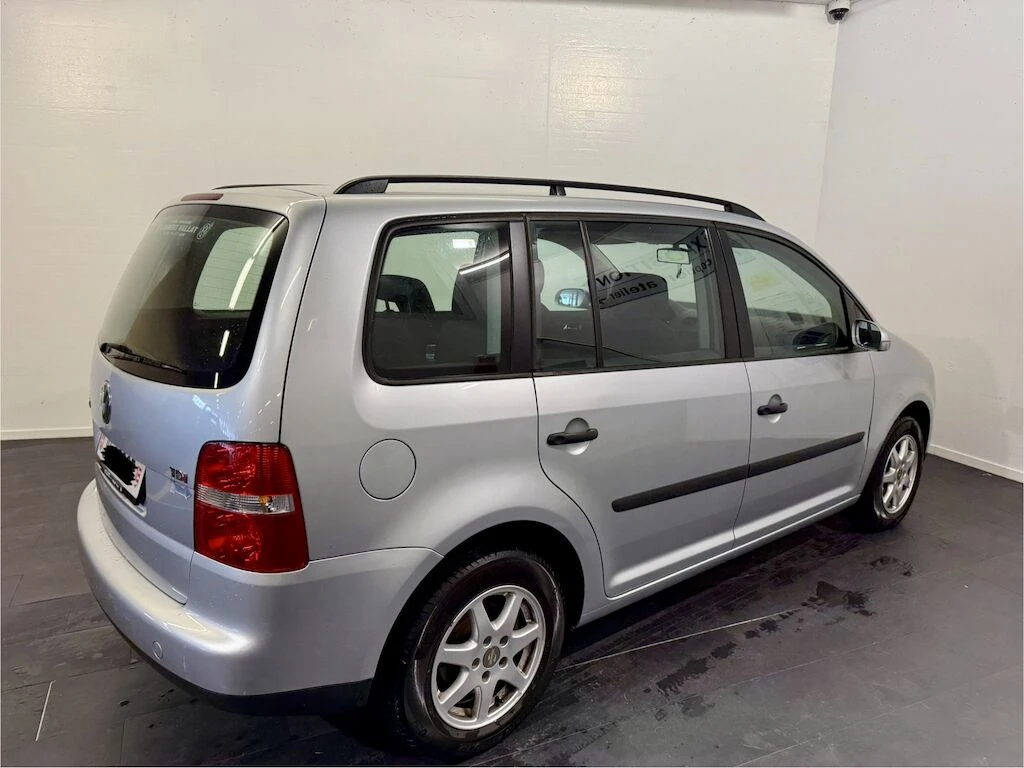 VOLKSWAGEN Touran - Image 2