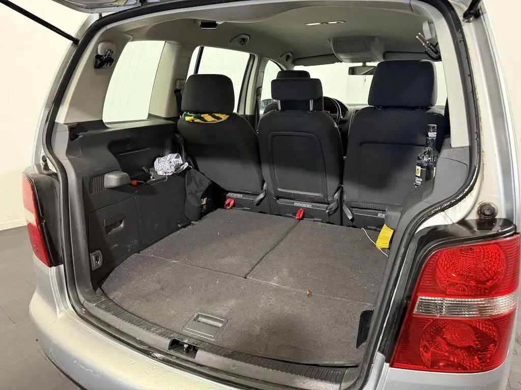 VOLKSWAGEN Touran - Image 19